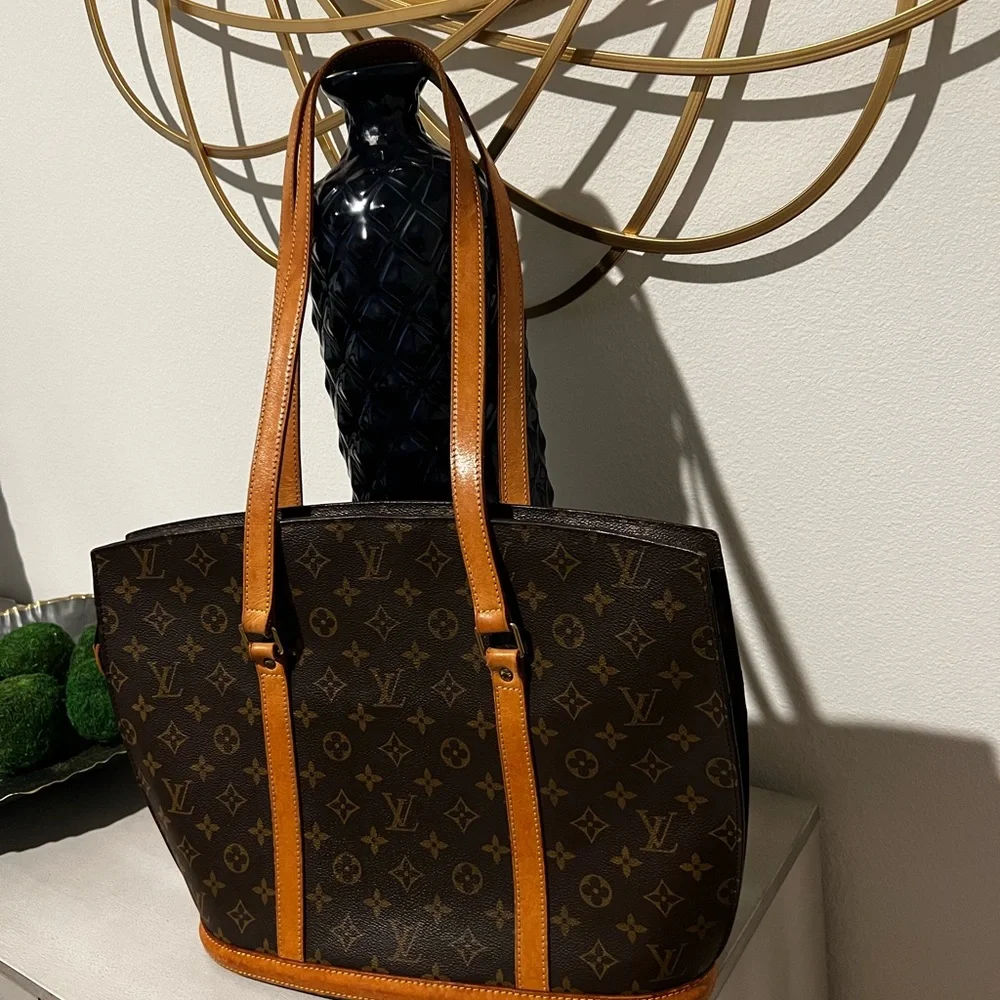 Louis Vuitton shoulder bag.SOLD - Picture 3 of 7